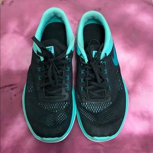 nike flex run (size 9)